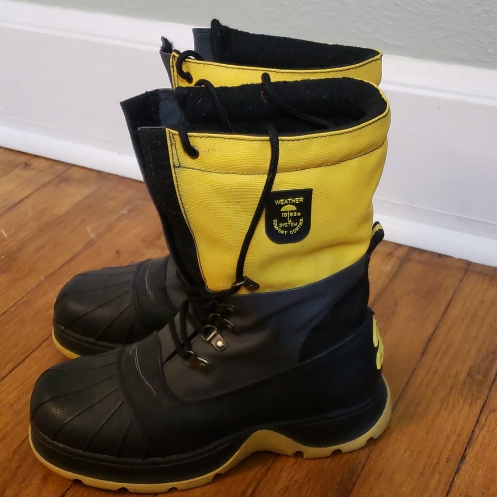 Totes all weather boots black yellow Womens Size 6
